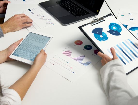 Finanční poradenství, které hledá řešení pro vás, ne pro banku